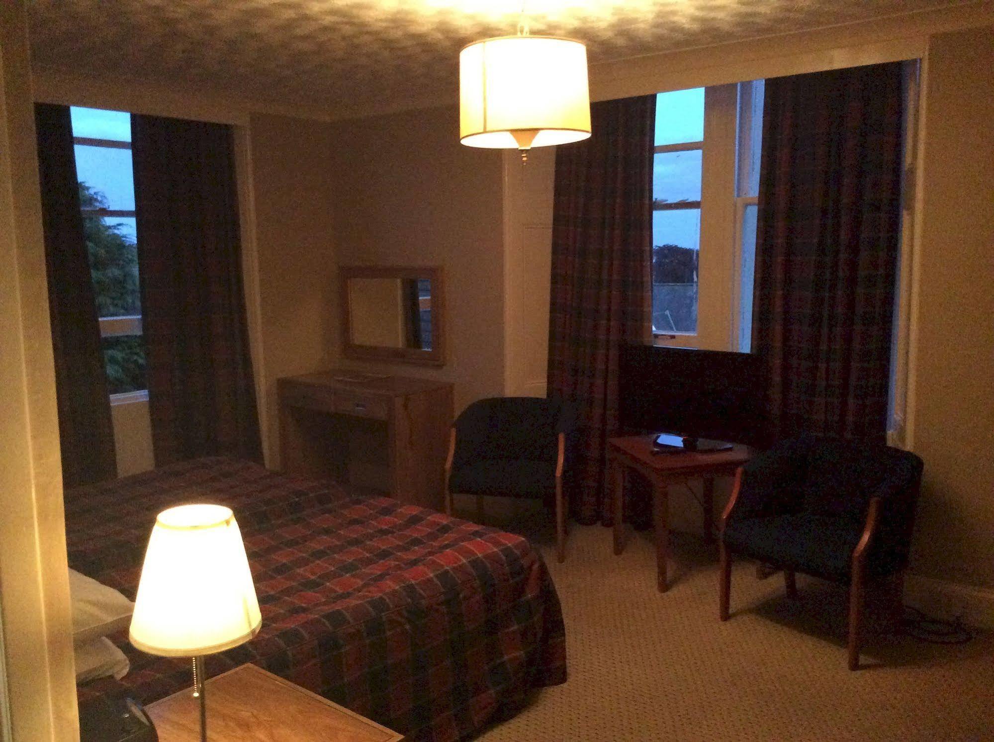 Taychreggan Hotel Dundee Eksteriør bilde
